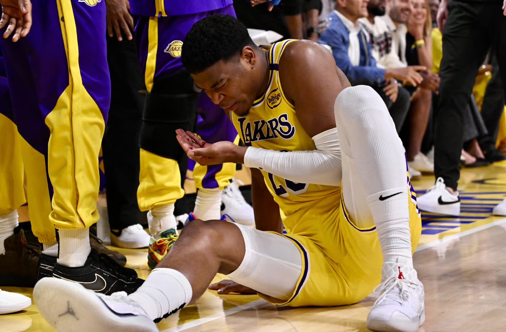 ac米兰体育官网关于湖人球员公开质疑裁判判罚尺度，引争议，教育论坛.的信息