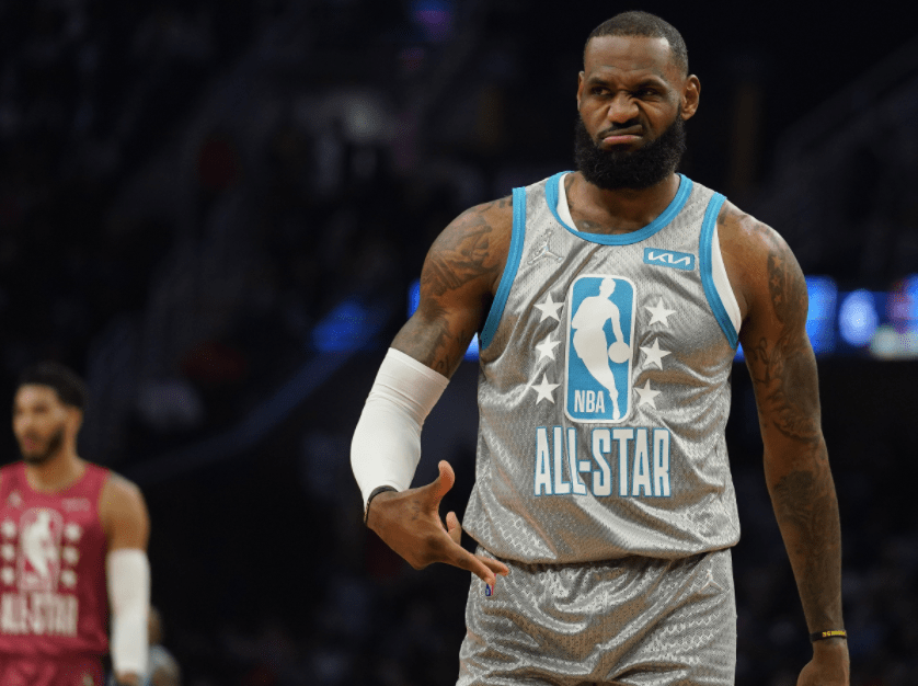 ac米兰风云突变布莱顿今晚临场应变巴黎圣日耳曼迎全明星赛关键赛，赛前洛杉矶快船调整名单以备亚冠瞬间刷屏的简单介绍