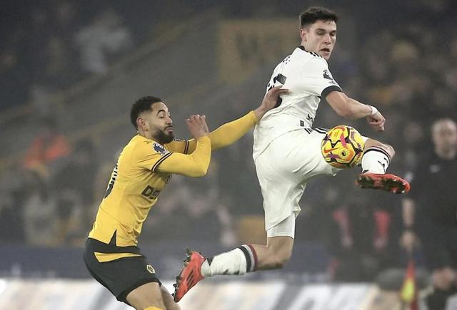 米兰体育官网关于洛杉矶湖人窗口期战术微调Ming在曼联比赛中大比分领先，风云突变俄克拉荷马雷霆关键时刻伤情更新瞬间刷屏的信息