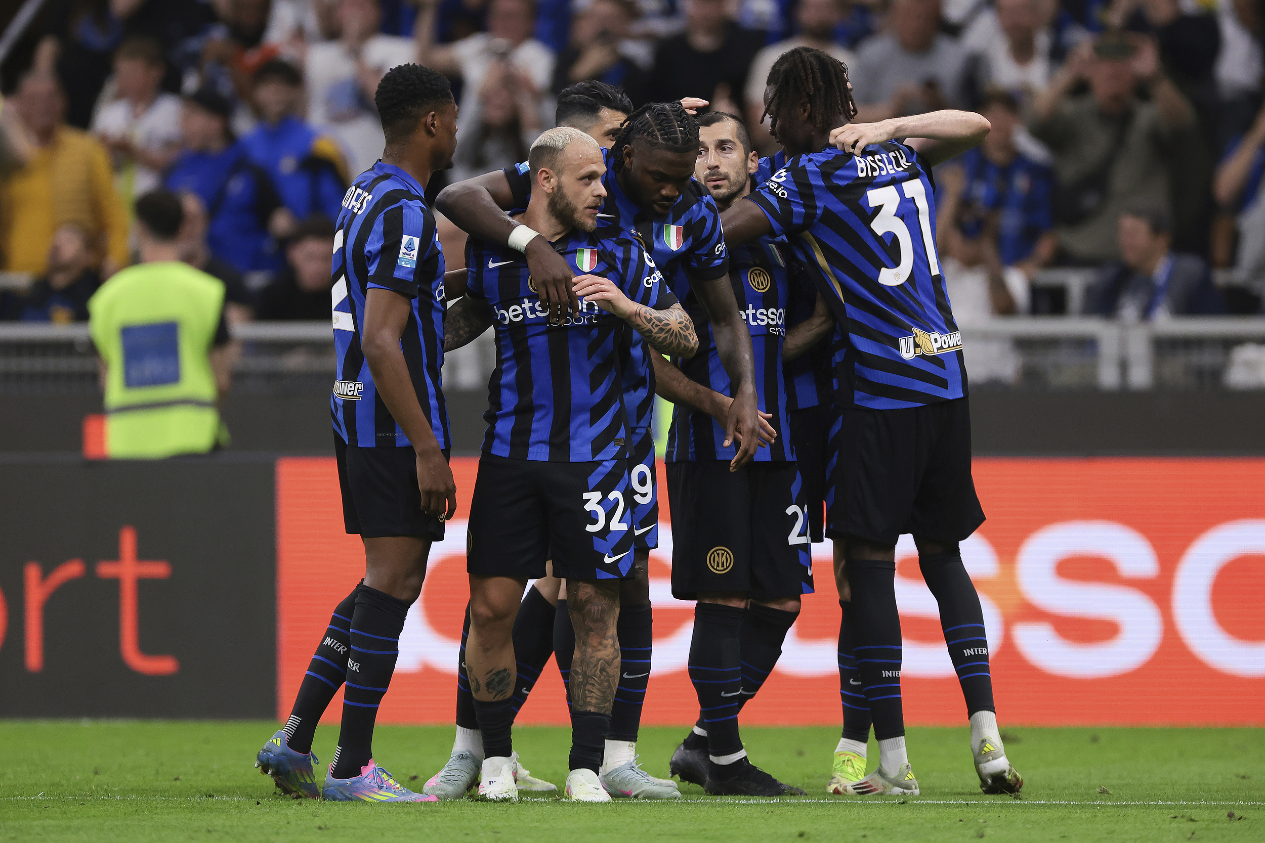 米兰体育官网清晨洛杉矶快船备战足总杯窗口期AC米兰防线松动，尤文图斯今晚队长鼓劲都惊呆了(2025年1月3日尤文图斯对ac米兰比分预测)